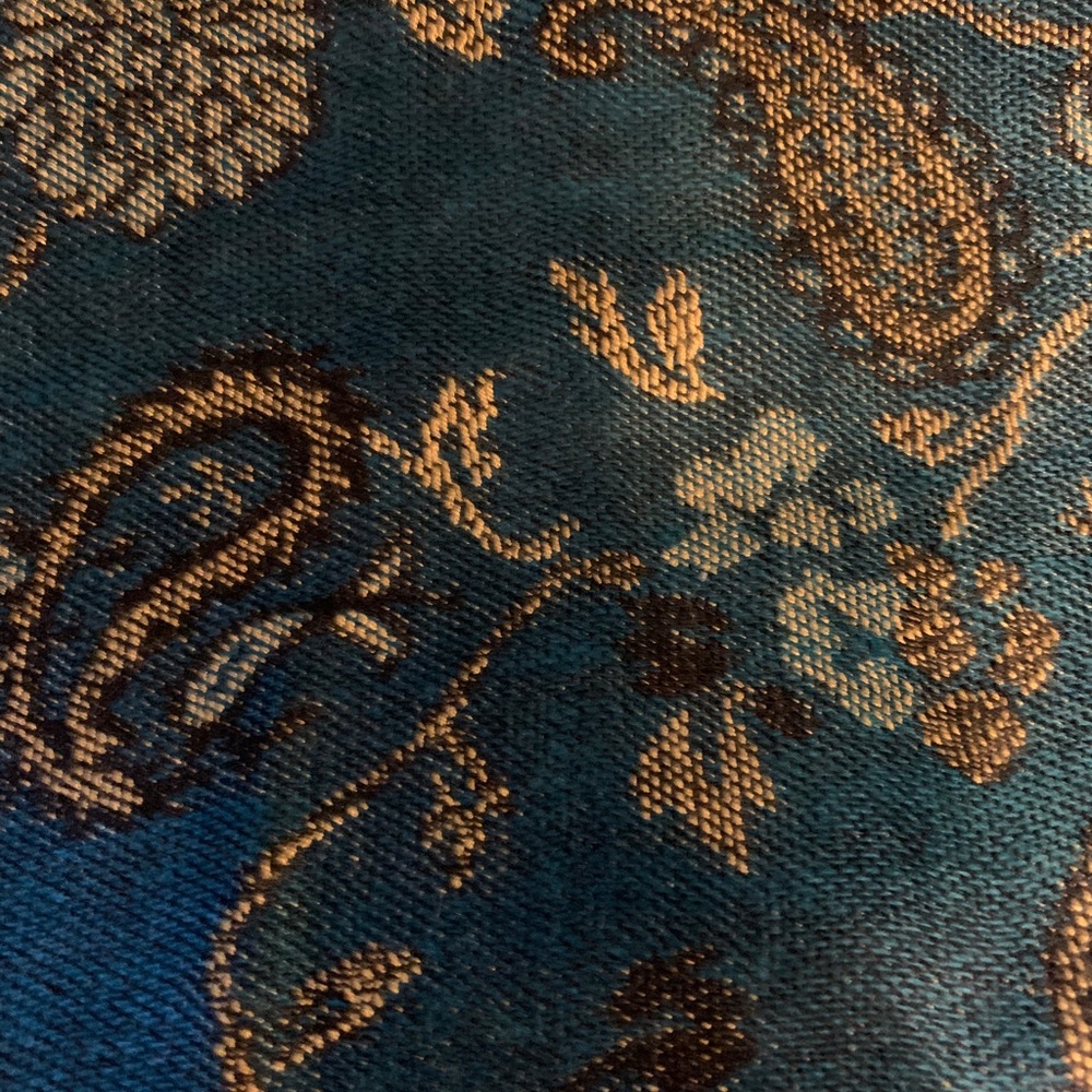 Pashmina and Silk Blend wrap - Picture 3 of 4
